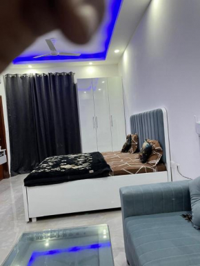Golden palace studio